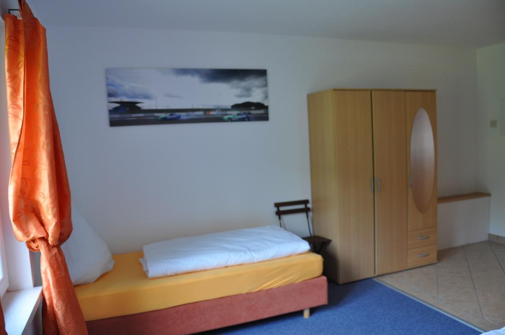 Fliederhof Ferienwohnungen Herresbach Habitación foto